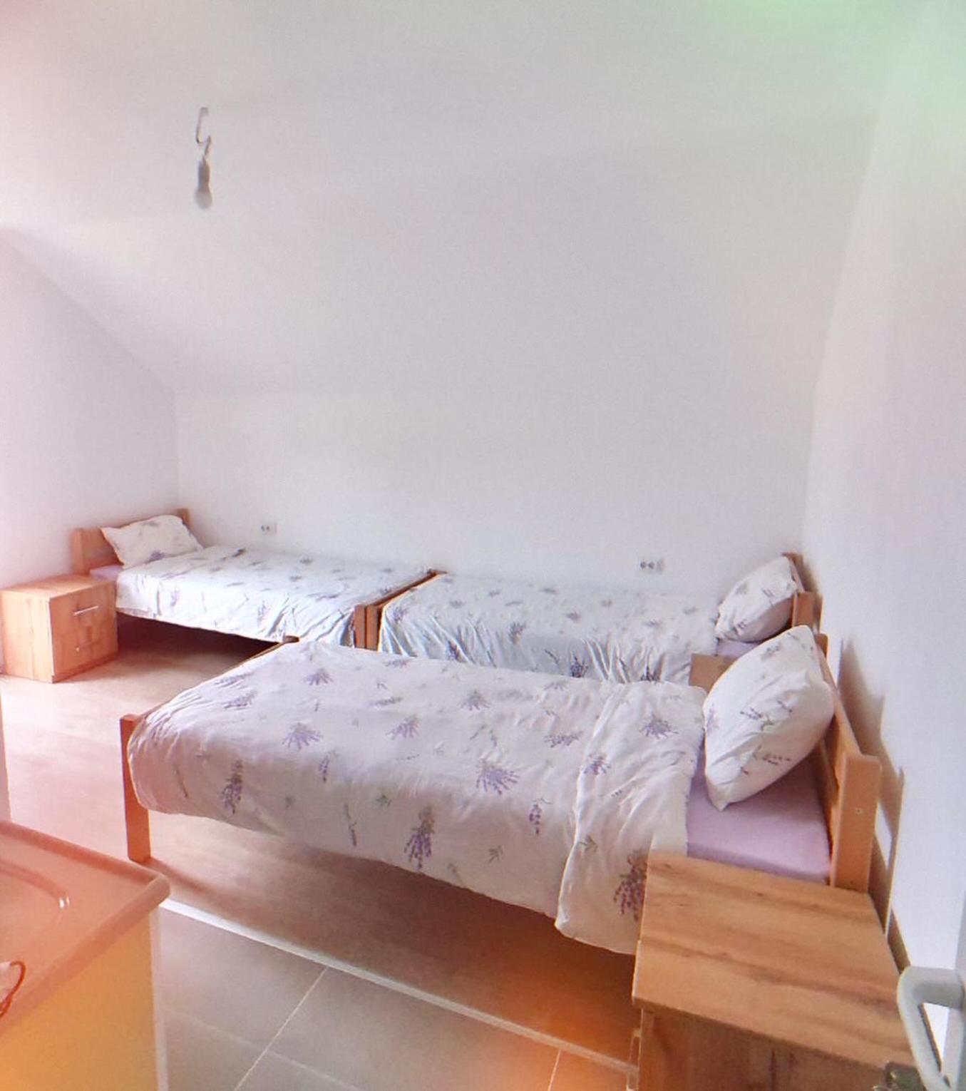 Guest House Ulnika Vusanje ภายนอก รูปภาพ